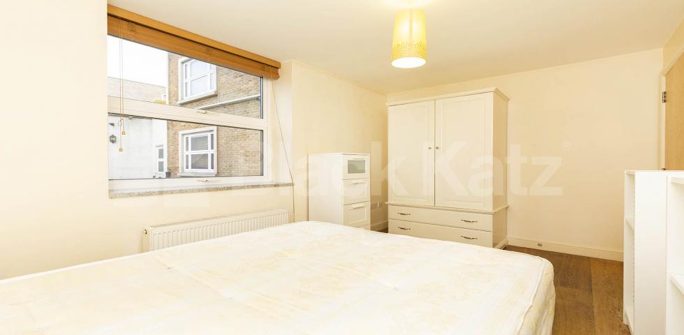Modern two double bedrrom flat in a private gated development close to shops. Hornsey High Street, Hornsey